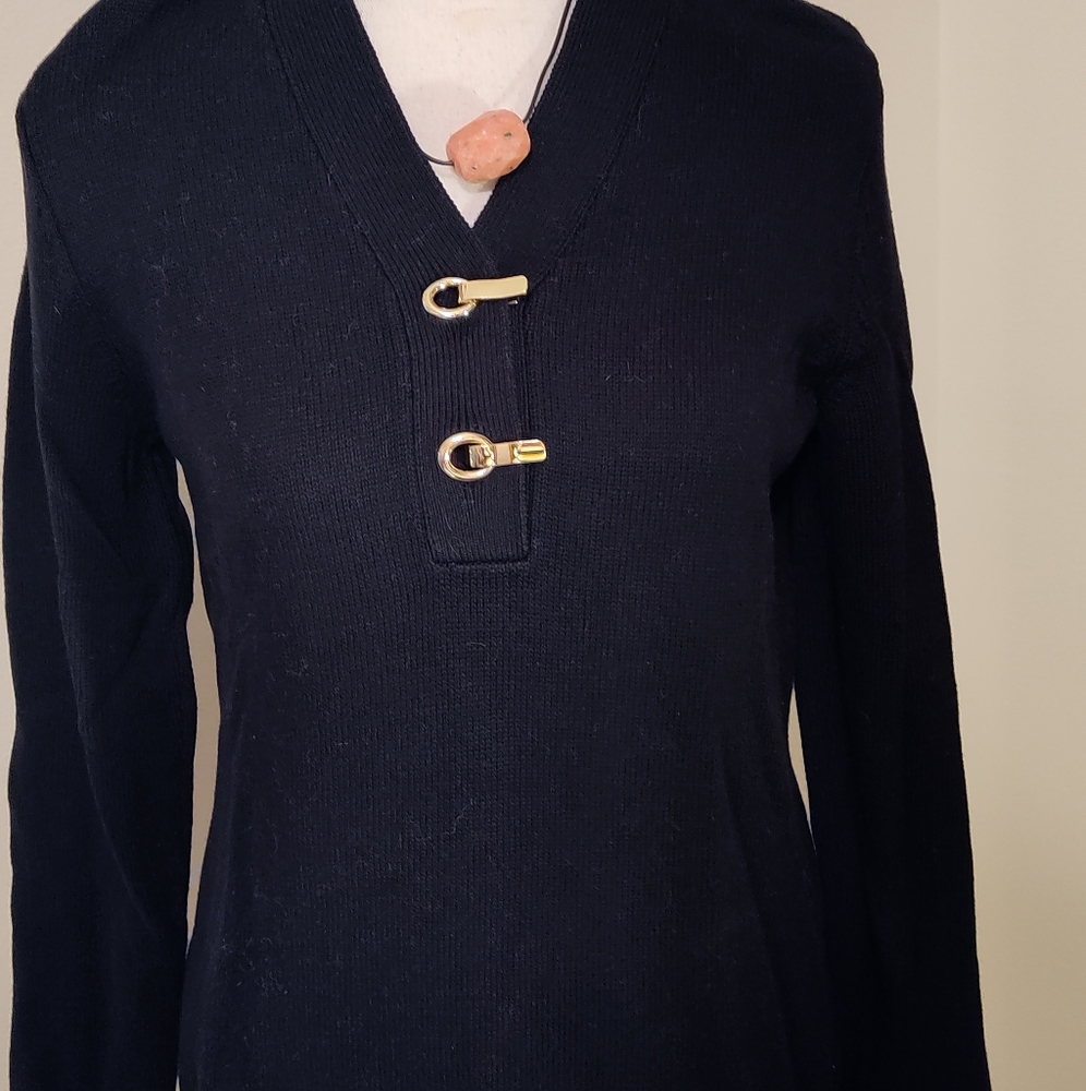 Karen Scott✨Sweater with Gold Clasps✨